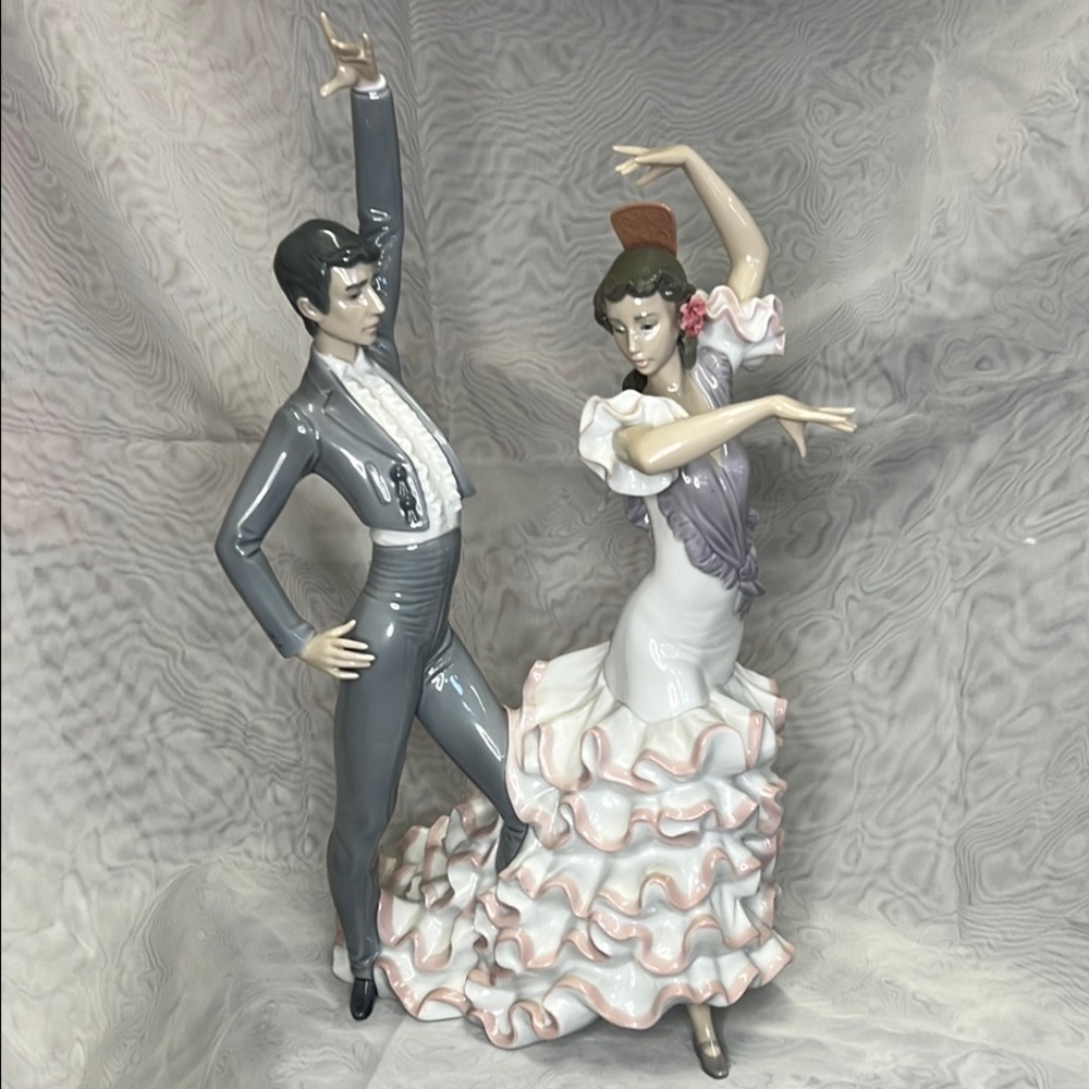 Lladro Porcelain Figurine, Amor Brujo 06387